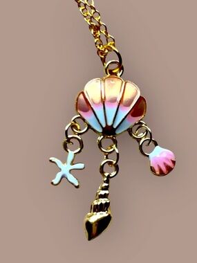 Gold Shell & Starfish Pendant Necklace